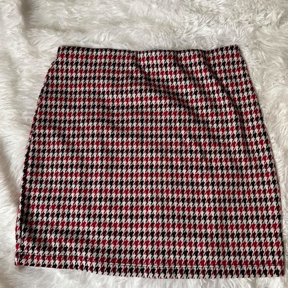 Stylish Houndstooth Skirt - Red and Black